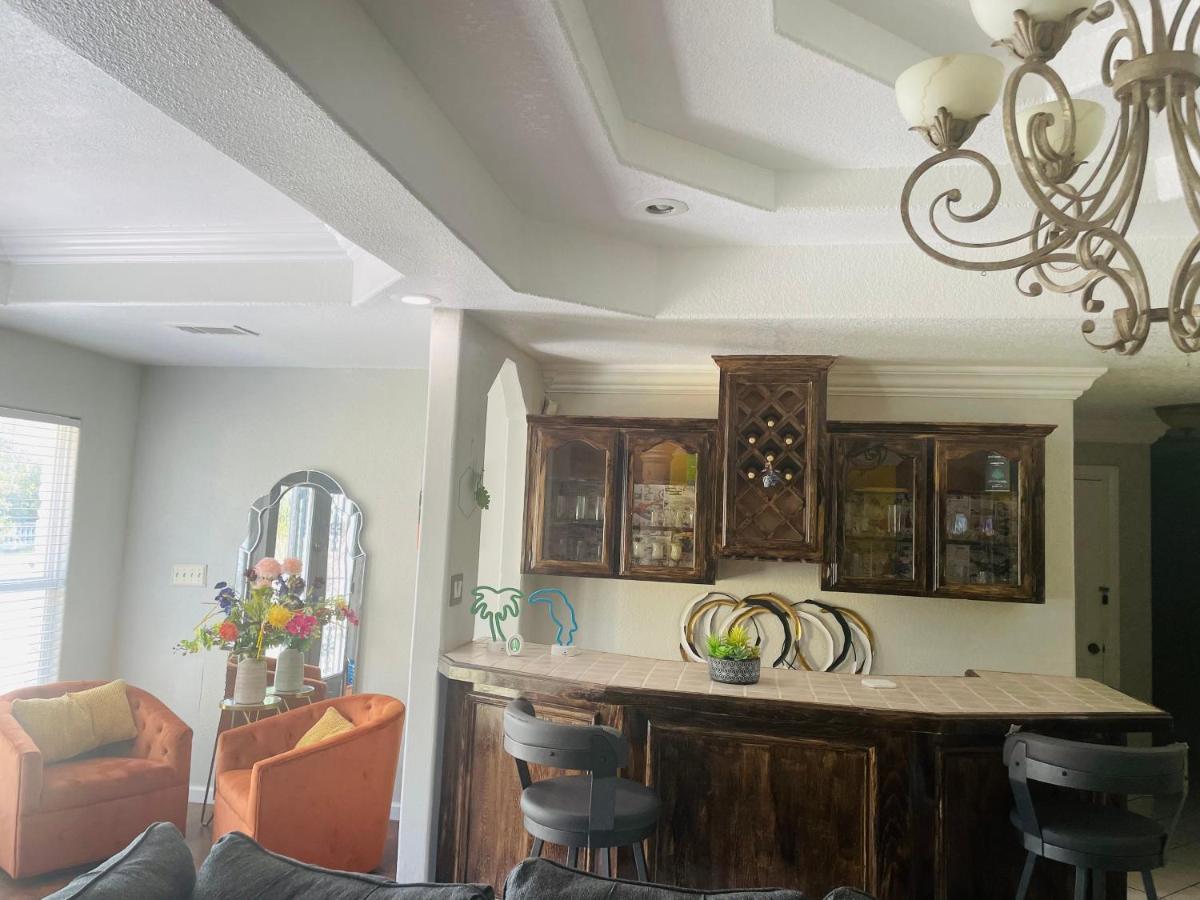 Cheerful 4 Bedroom Home With Pool And Bbq Area With 5Th Bedroom Option Браунсвилл Экстерьер фото
